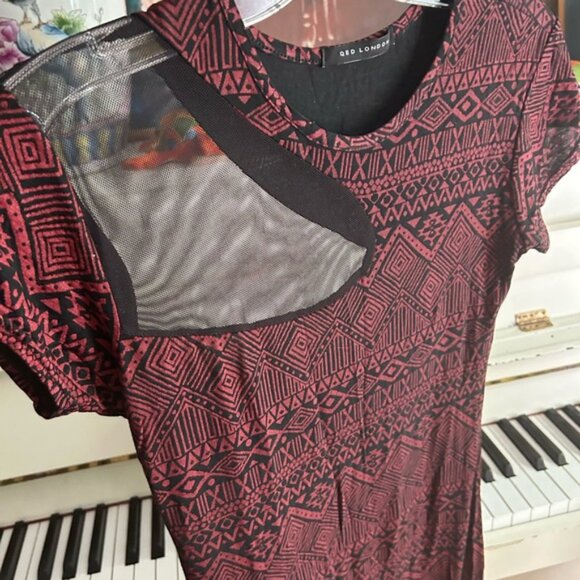 QED London Maroon and Black Geometric Short Sleeve Bodycon Dress Large - Picture 7 of 16